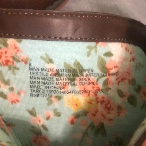 Cat & Jack Brown boot- Girls size 9 - never worn - Picture 3 of 9